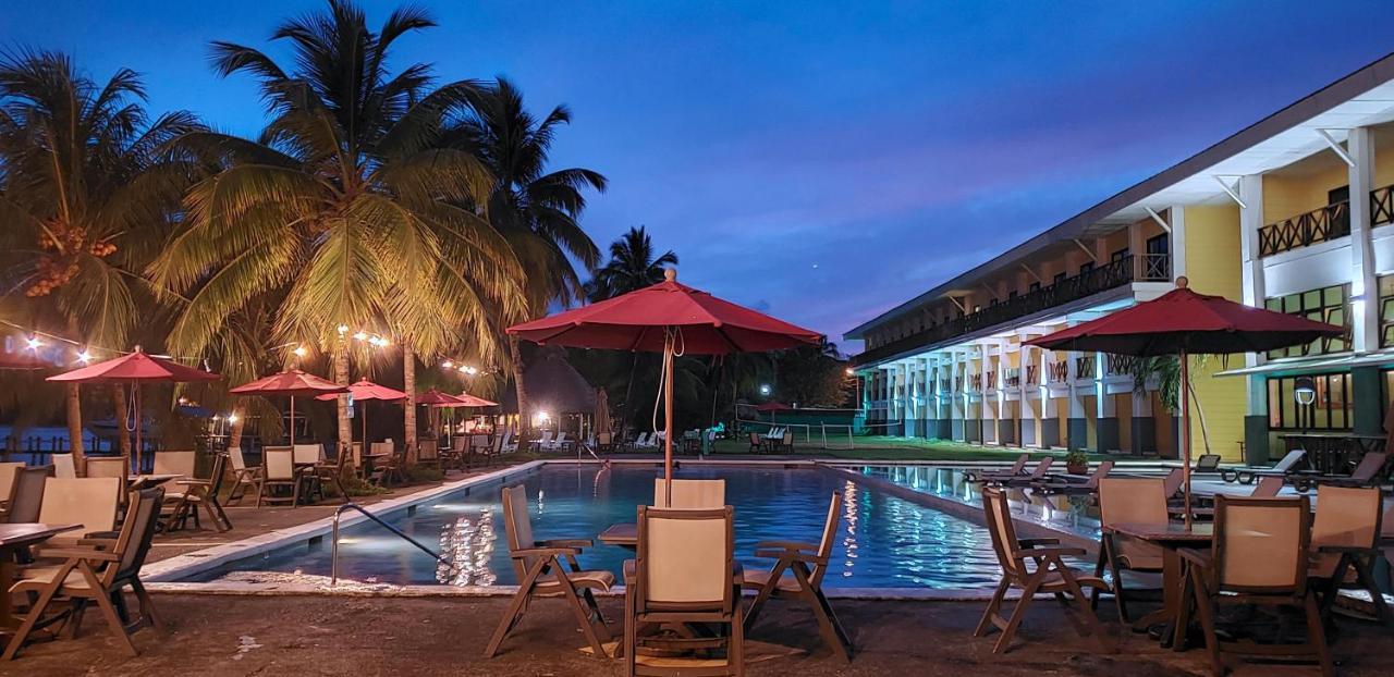 Playa Tortuga Hotel And Beach Resort Bocas del Toro Exterior photo